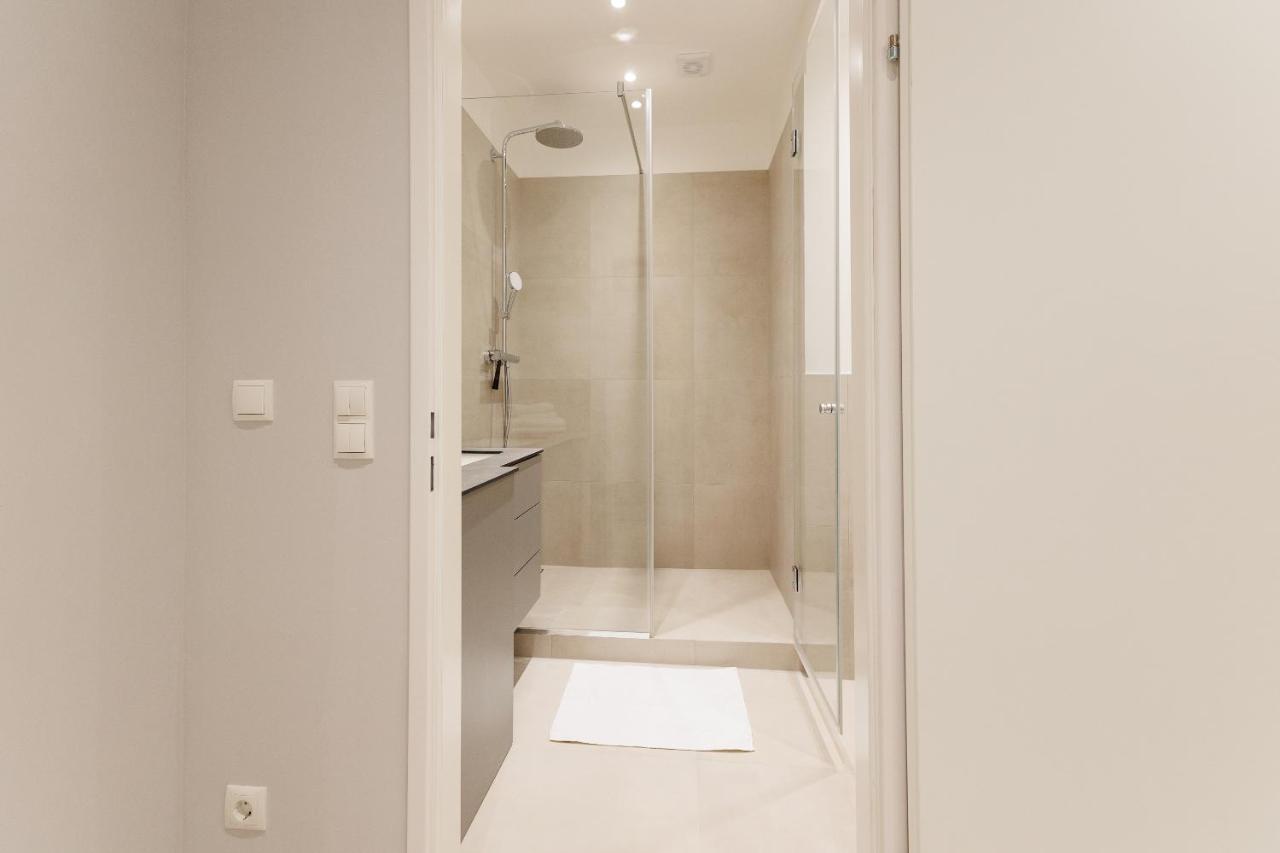 Crown 6 * Wien